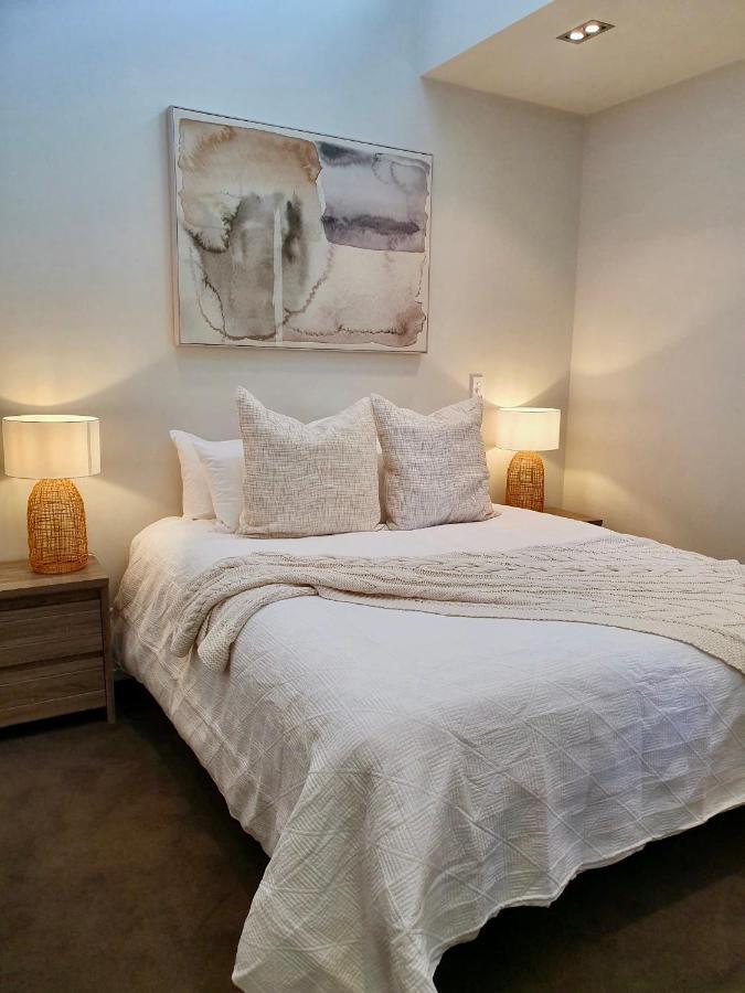 Stylish Haven Luxury Interiors In Prime Location Apartment Куийнстаун Екстериор снимка