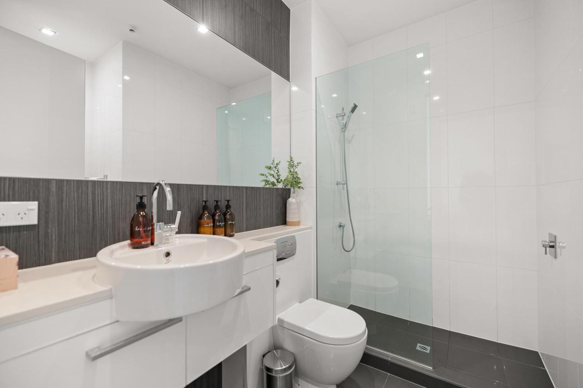 Stylish Haven Luxury Interiors In Prime Location Apartment Куийнстаун Екстериор снимка